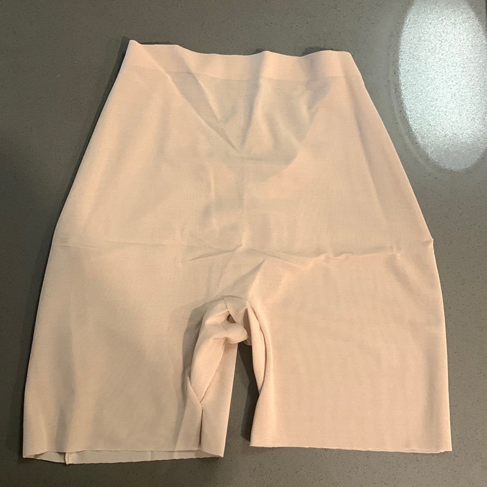 SKIMS Sheer Sculpt Low Back Short in Clay Color